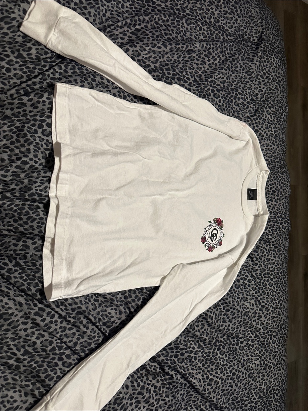 BKE White Long Sleeve Tee with Rose Crest XS